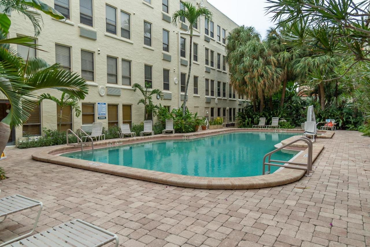Palm Beach Island Condominiums Exterior photo