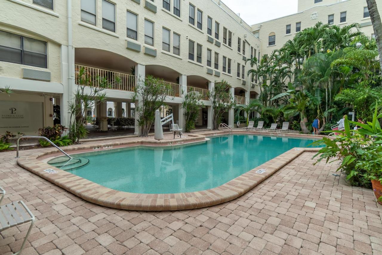 Palm Beach Island Condominiums Exterior photo