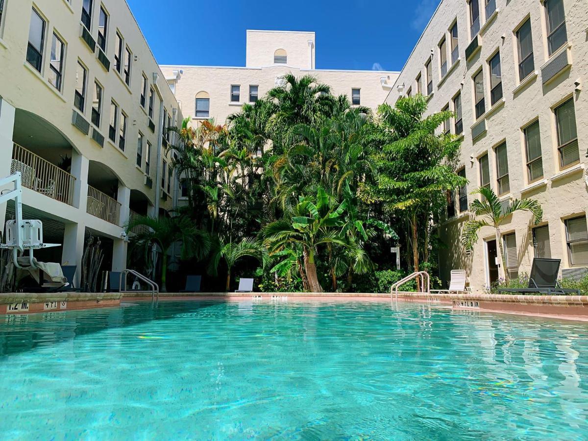 Palm Beach Island Condominiums Exterior photo